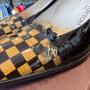 Louis Vuitton Damier patent pump